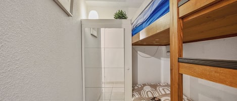 1 chambre, fer et planche Ă repasser, Wi-Fi, literie fournie