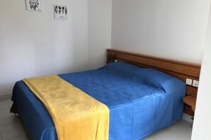 2 dormitoris, planxa i posts de planxar, wifi i roba de llit 