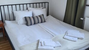 Hypo-allergenic bedding available, WiFi (free), bed sheets - Villa Nova (Lund)