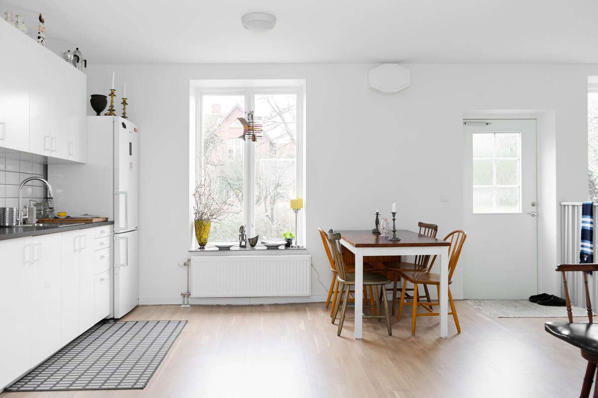City Duplex, Garden Area | Hypo-allergenic bedding available, WiFi (free), bed sheets