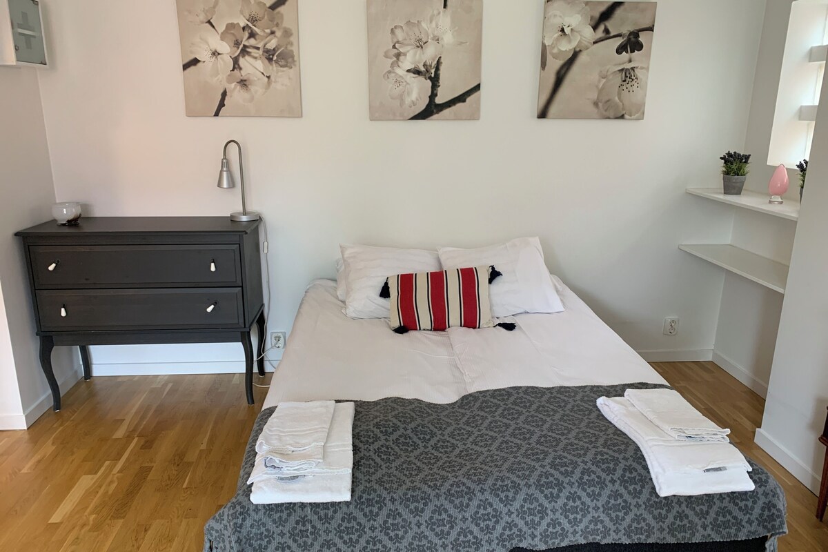 City Studio | Hypo-allergenic bedding available, WiFi (free), bed sheets