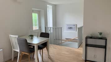 City Duplex, Garden Area | Hypo-allergenic bedding available, WiFi (free), bed sheets