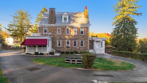Exterior - Mansion in the Mountains - Luxury, Peace & Family (Suffern)