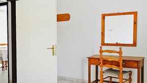 Room - Apartment in Foura With a Balcony or Terrace (Kassandra)