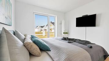 2 bedrooms, iron/ironing board, travel cot, free WiFi