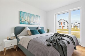 2 habitaciones, tabla de planchar con plancha y cuna de viaje 