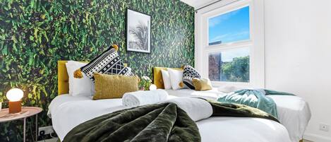 4 habitaciones, tabla de planchar con plancha, wifi y ropa de cama
