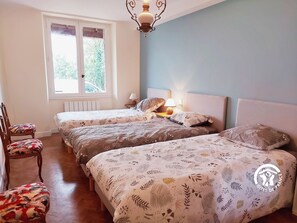 3 bedrooms, desk, travel cot, free WiFi - Country house with terrace and fireplace, accessible for PRM, near water activities (Saint-Aignan-sur-Roë)