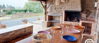 Country house with terrace and fireplace, accessible for PRM, near water activities