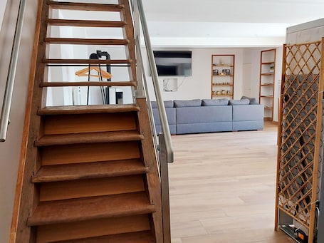 Interior. Bright cottage with wifi, pets allowed, parking, near Château-Gontier