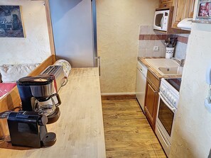 Réfrigérateur, micro-ondes, lave-vaisselle