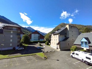 Property grounds - Cozy T3 for 6, south terrace, parking, center St Lary Soulan (Saint-Lary-Soulan)