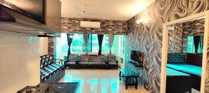 Desk, laptop workspace, free WiFi, bed sheets - CASA FREDNA (Anjuna)