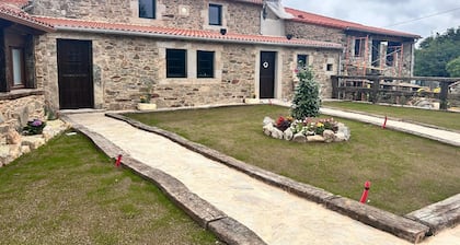 MIÑA NAI HOUSE. Suitable for families and your pet. 1 min from the Camino de Santiago