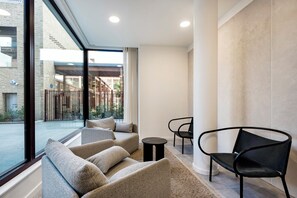 ดีลักซ์อพาร์ทเมนท์, วิวเมือง | 2 ห้องนอน