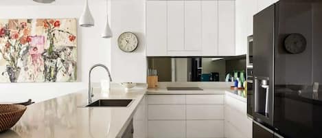 Coffee/tea maker, fridge, microwave, oven