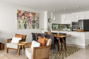 Dining - Postcard on Sunrise Beach (Noosa)