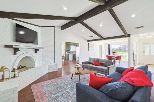 Spacious 4-BR Home Near Allen Outlets & Dining