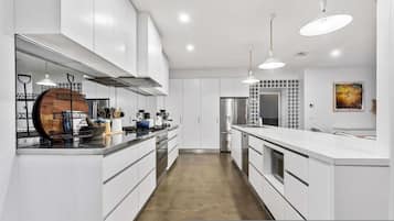 House | 6 bedrooms, Internet