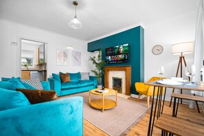 3 bedrooms, Internet - Stylish Three Bedroom Retreat With Garden (Birmingham)