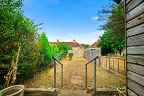 House - Cosy Three Bedroom Family Home With Garden (Birmingham)