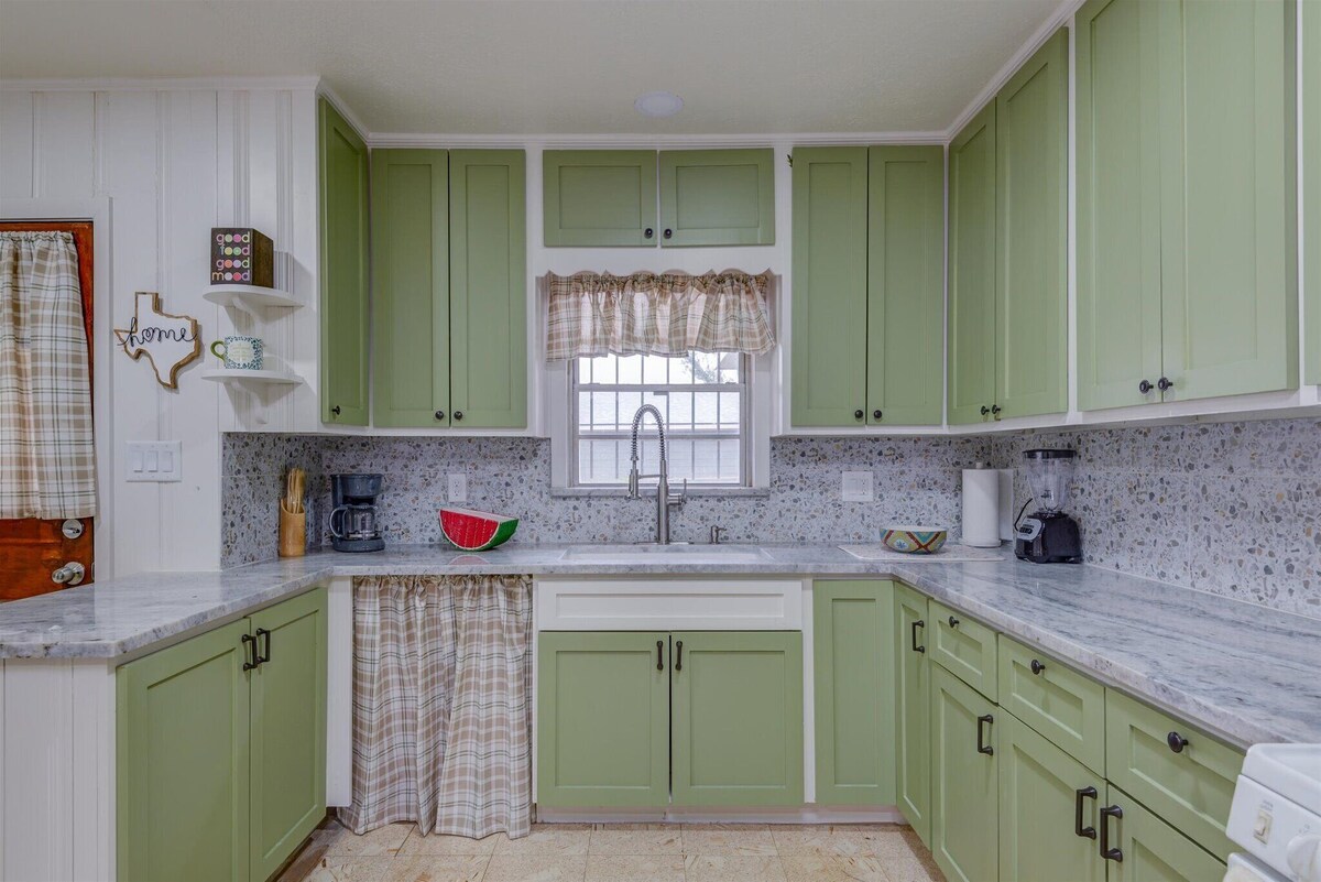 Photo 14 of One story 3/2.5 home just 5 miles from Texas Medical Center and MD Andersen