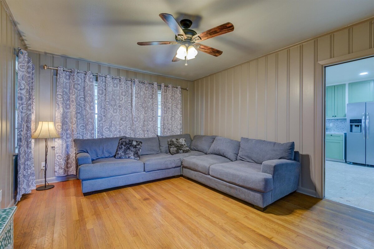 Photo 9 of One story 3/2.5 home just 5 miles from Texas Medical Center and MD Andersen