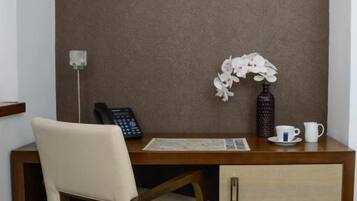 Habitación individual, vista a la ciudad | Cortinas blackout, insonorización y wifi gratis