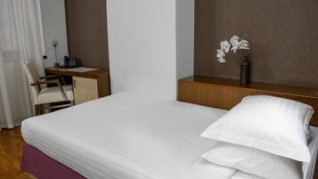 Single Room, City View | Blackout drapes, soundproofing, free WiFi