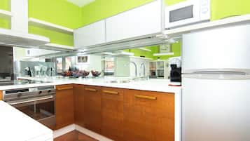 Attico Comfort, 2 camere da letto, vista città | Cucina privata | Bollitore elettrico, tostapane