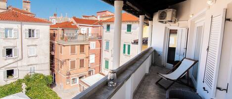 Comfort Penthouse, 2 Bedrooms, City View | Terrace/patio