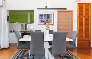 Penthouse Confort, 2 chambres, vue ville | Cuisine privée | Bouilloire électrique, grille-pain