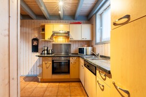 Fridge, microwave, oven, stovetop - ideales Ferienhaus für Familien (Rechlin)