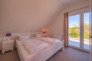 4 bedrooms, travel crib, free WiFi - Ferienhaus mit großer Terrasse (Rechlin)