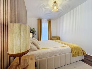 1 bedroom, iron/ironing board, WiFi, bed sheets - New Renovated Apartment at DISNEYLAND, 1 min walk  from RER with free PARKING (Chessy)