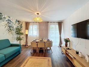 Living area - New Renovated Apartment at DISNEYLAND, 1 min walk  from RER with free PARKING (Chessy)