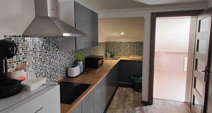 Peng - 3rd Floor Rooftop Apartment