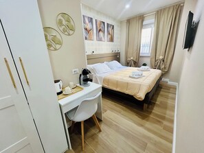 Deluxe Twin Room | In-room safe, desk, iron/ironing board, free WiFi - Segesta Rooms  (Rome)