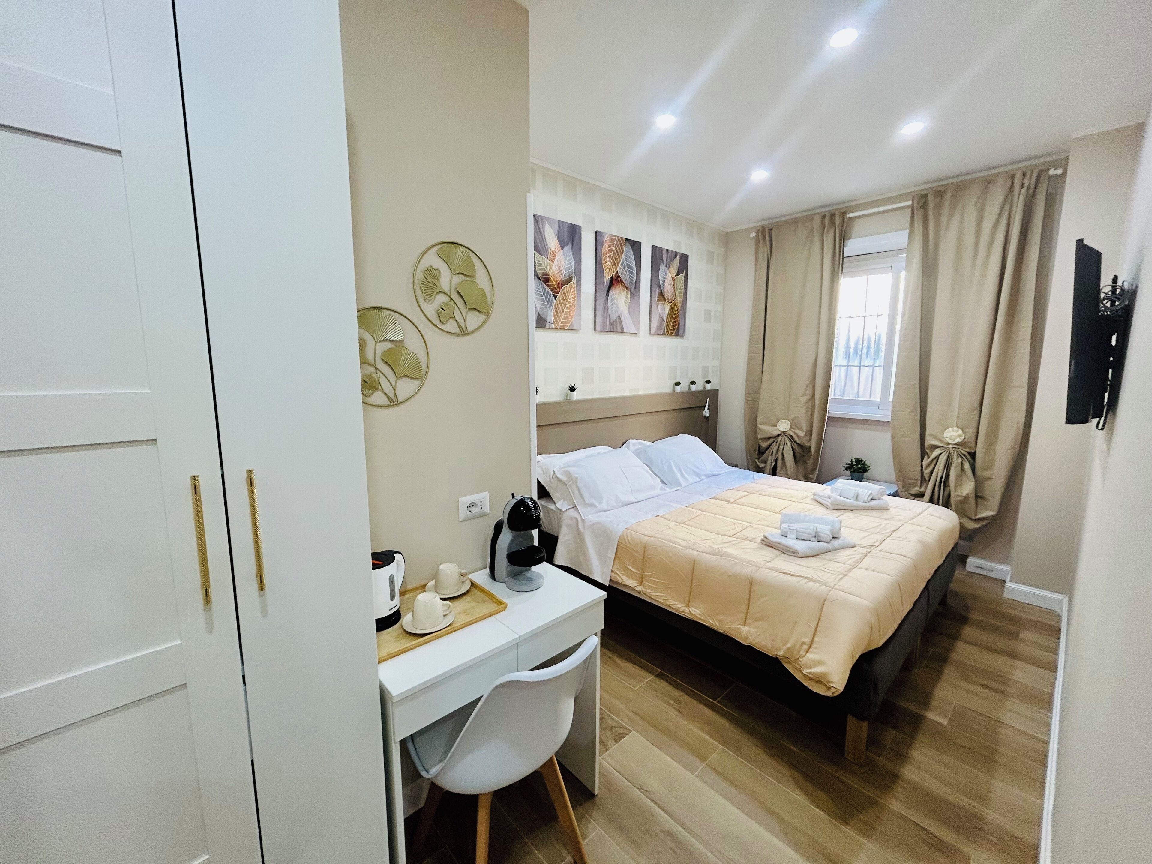 Deluxe Twin Room | In-room safe, desk, iron/ironing board, free WiFi