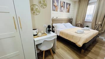 Quarto duplo luxo | Cofres nos quartos, escrivaninha, ferros/tábuas de passar roupa