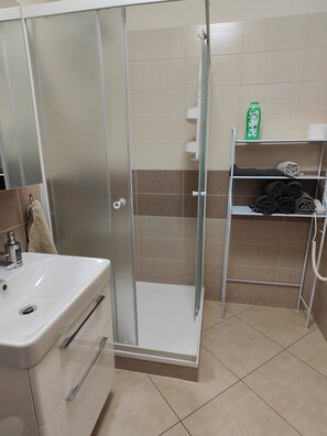 Secador de pelo y toallas