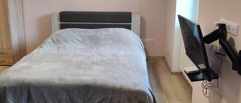 1 室のベッドルーム、WiFi、ベッドシーツ