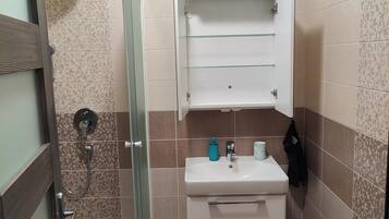 Hair dryer, towels