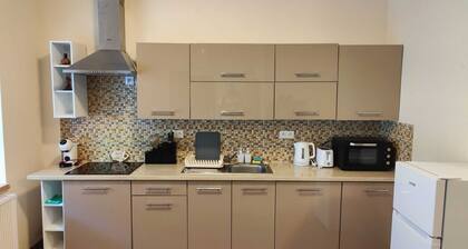 Louisa - Charming 2 Bedroom Apartment