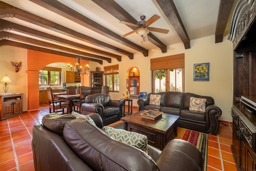Water and Mountain Views-Steps to Beach and Inn
