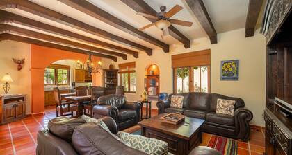 Water and Mountain Views-Steps to Beach and Inn