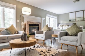 Televisión y chimenea