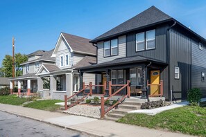 Exterior - Modern & Stylish - Mins to Downtown (Indianapolis)