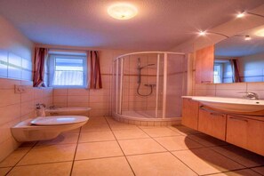 Shower - liebevoll eingerichtetes Appartement (Rechlin)