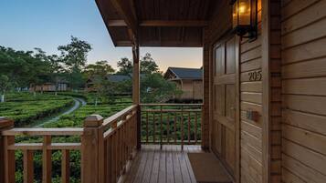 Luxe chalet, uitzicht op tuin | Uitzicht vanuit de kamer